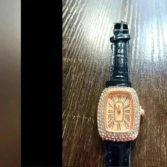 Rhinestone quartz watch - Picture 2 of 5